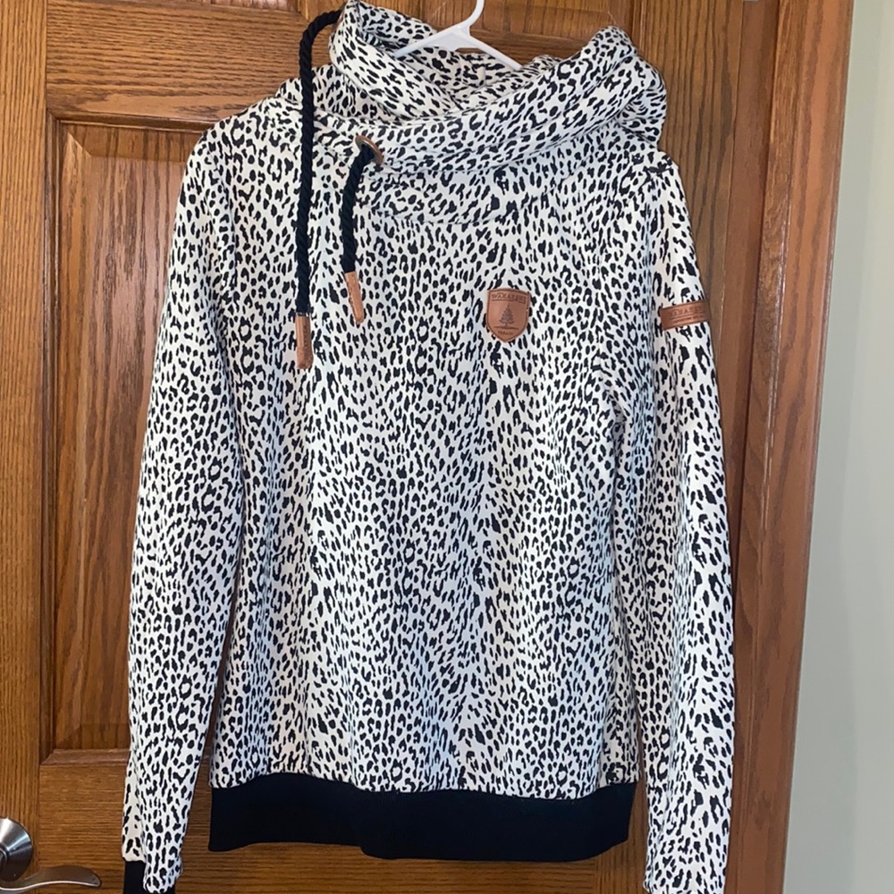 Wanakome Size Medium Cheetah Side Hoodie Fleece Comfy Hoodie from Buckle